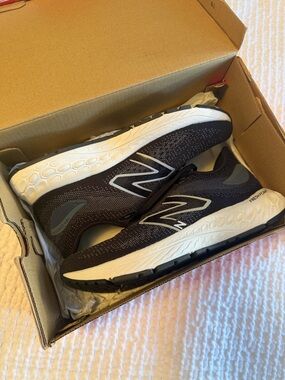 New Balance Kids Size 3 Medium Black Sneakers New In Box